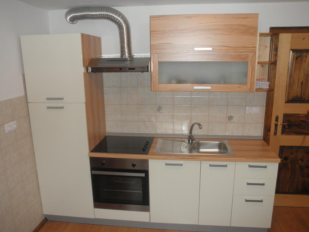 Apartments Cumar سيركنو الغرفة الصورة
